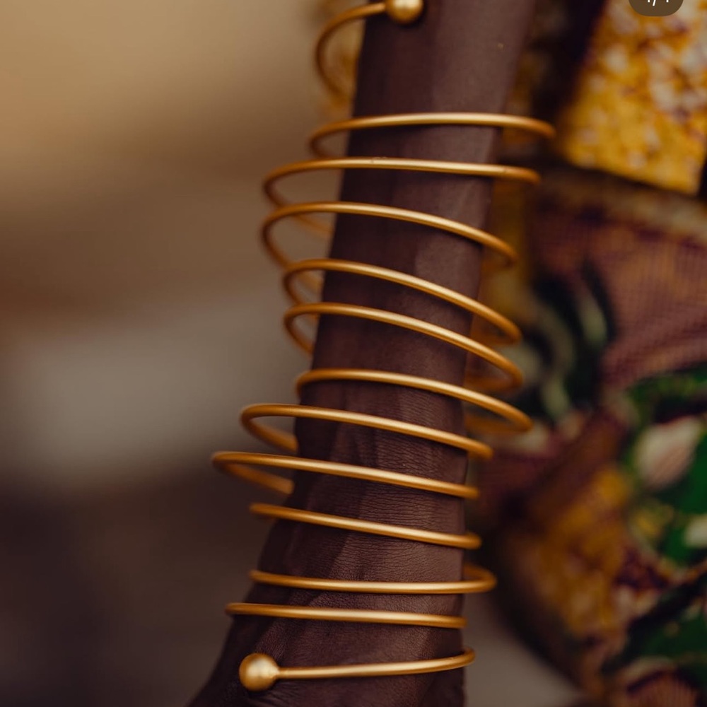 Elegant kHOI Gold Coil Bracelet